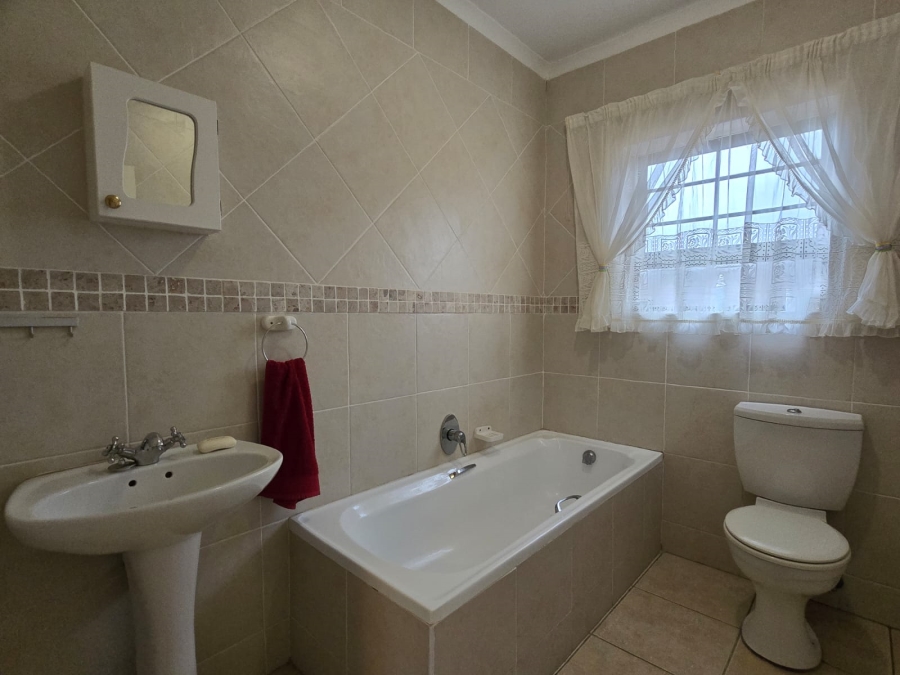 To Let 3 Bedroom Property for Rent in Bathurst Eastern Cape